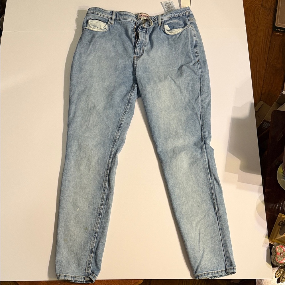 Guess Light Wash Skinny Jeans